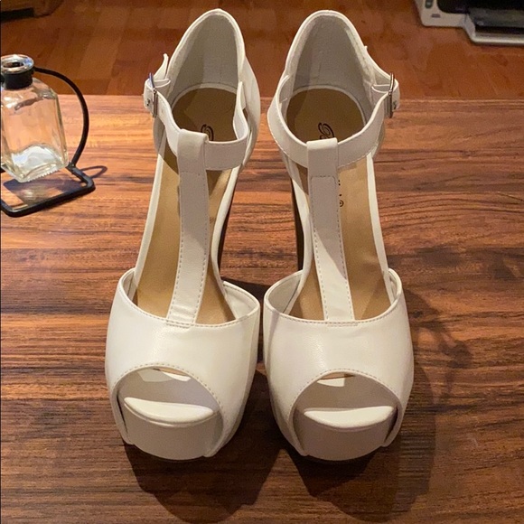 Breckelle's Platform Heel - White - Picture 3 of 4